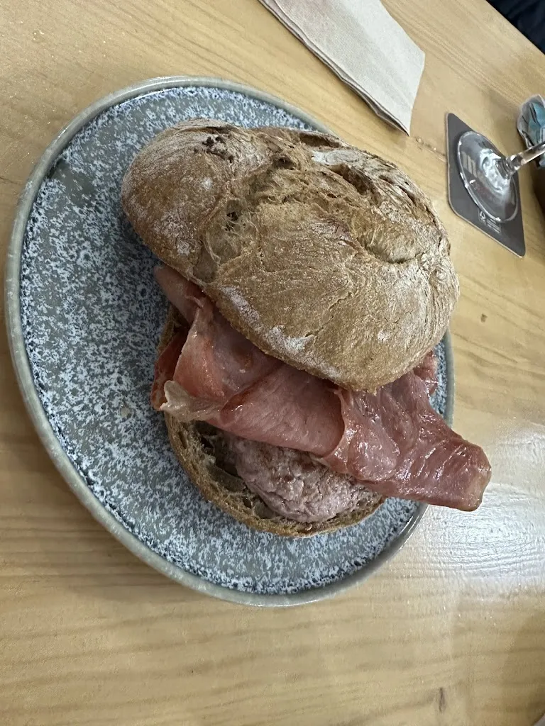 mirian portela castro_Eira vella_Ponteareas_review