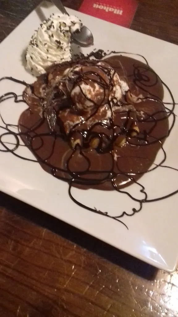 Maria Teresa Amoedo Munin_Café Onde Sempre_Ponteareas_review