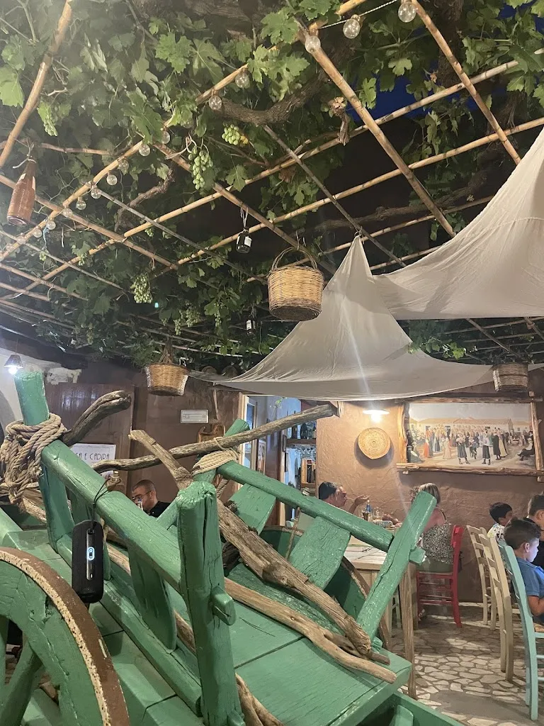 Hannah Naji_Rosa e Cadira_Teulada_review