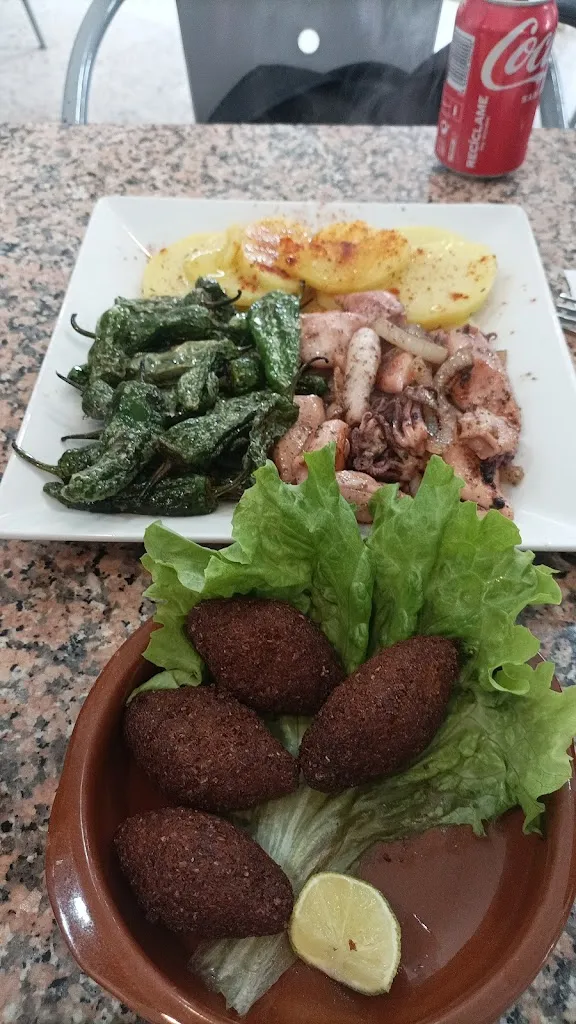 Jaqueline Gonçalves_Centro Cultural de Angoares_Ponteareas_recensione