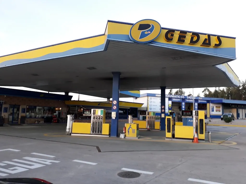 Gasolineira Gedas restaurant in Salvaterra de Miño