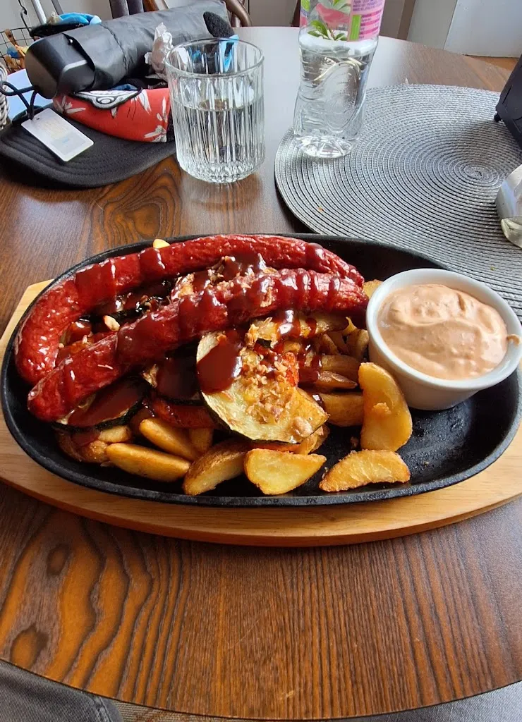 Jake Hardy_Walk Cafe_Valga_review