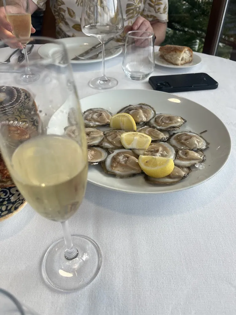 Nathan & Sharika Jeyakumar-Costello_Restaurante Veiramar Arcade_Soutomaior_review