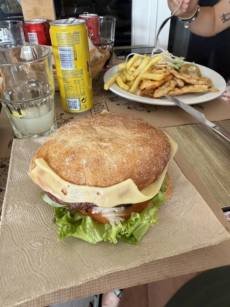 Vojta Vrablík_Cafeteria O Mesón_Soutomaior_review