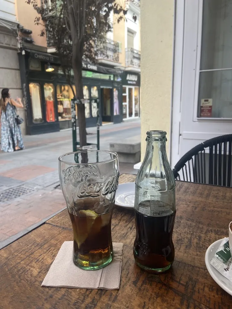 Lizzy Smith_La Merecida_Alberca La_review