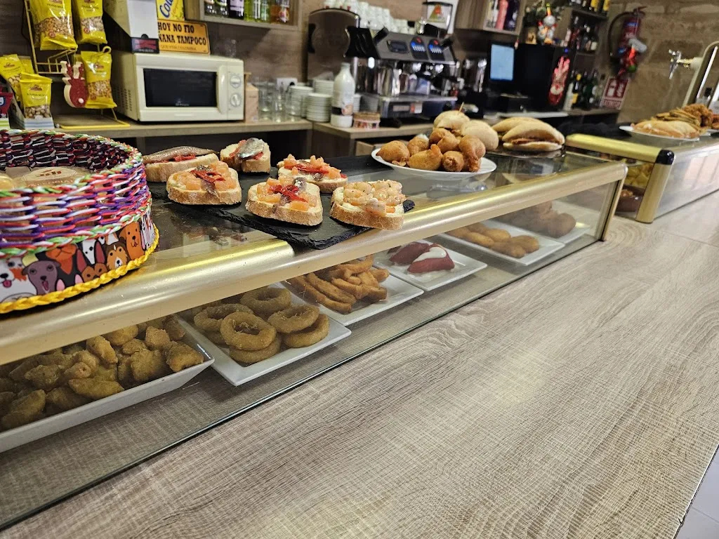 Bar Holiis_Aldearrubia_slider_image_1