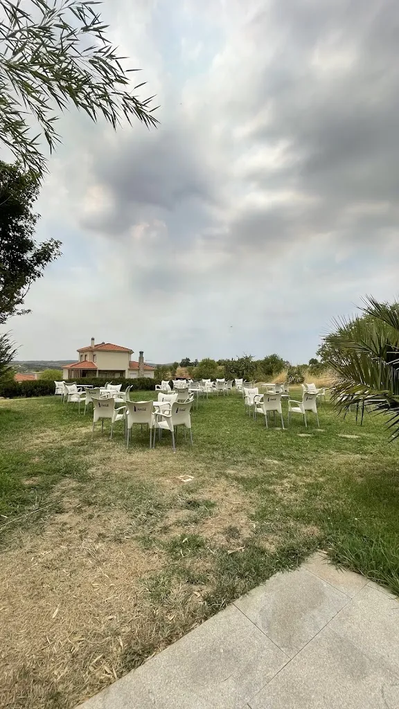 Alejandro Jimenez_La Luna ~ Terraza Bar Aldeadávila de la Ribera_Aldeadávila de la Ribera_review