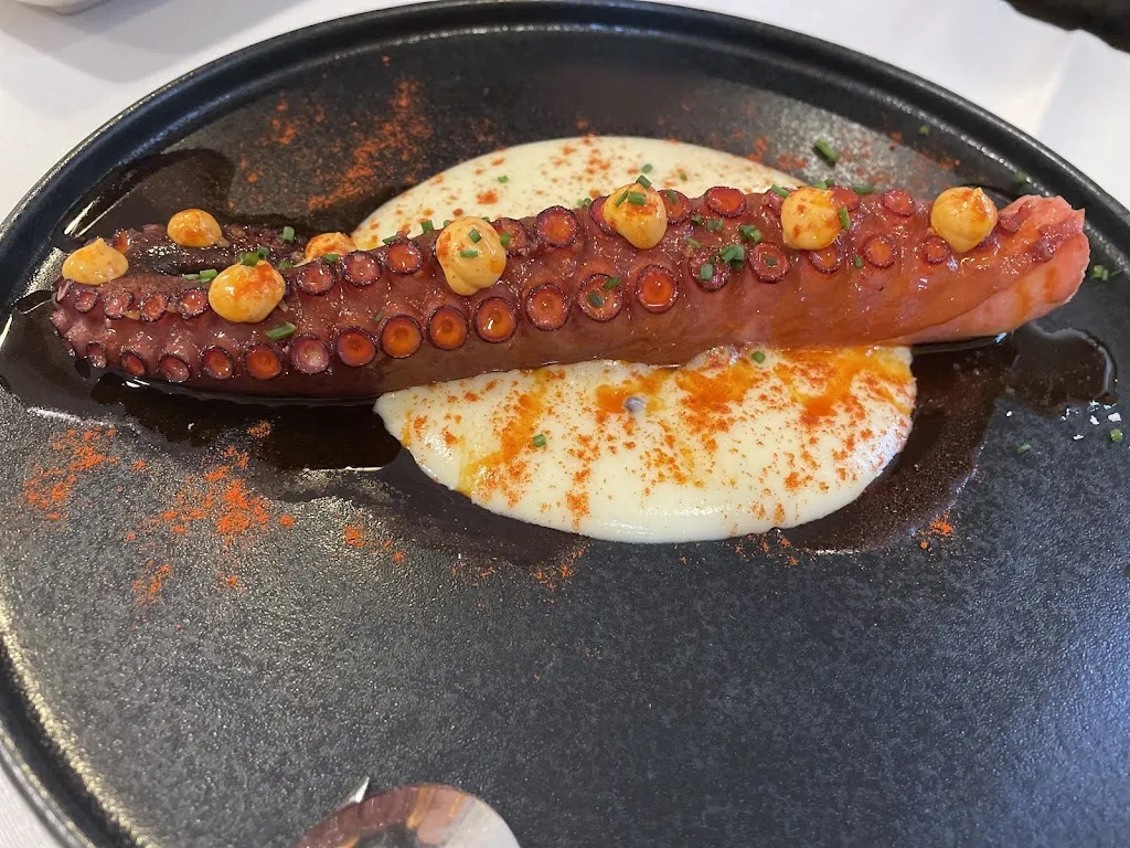 The Othilio Bar_Vigo_slider_image_2