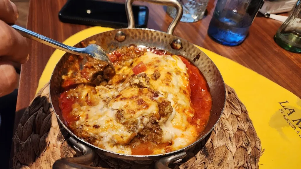 Ann D'Aprile_La Mafia se sienta a la mesa_Vigo_review