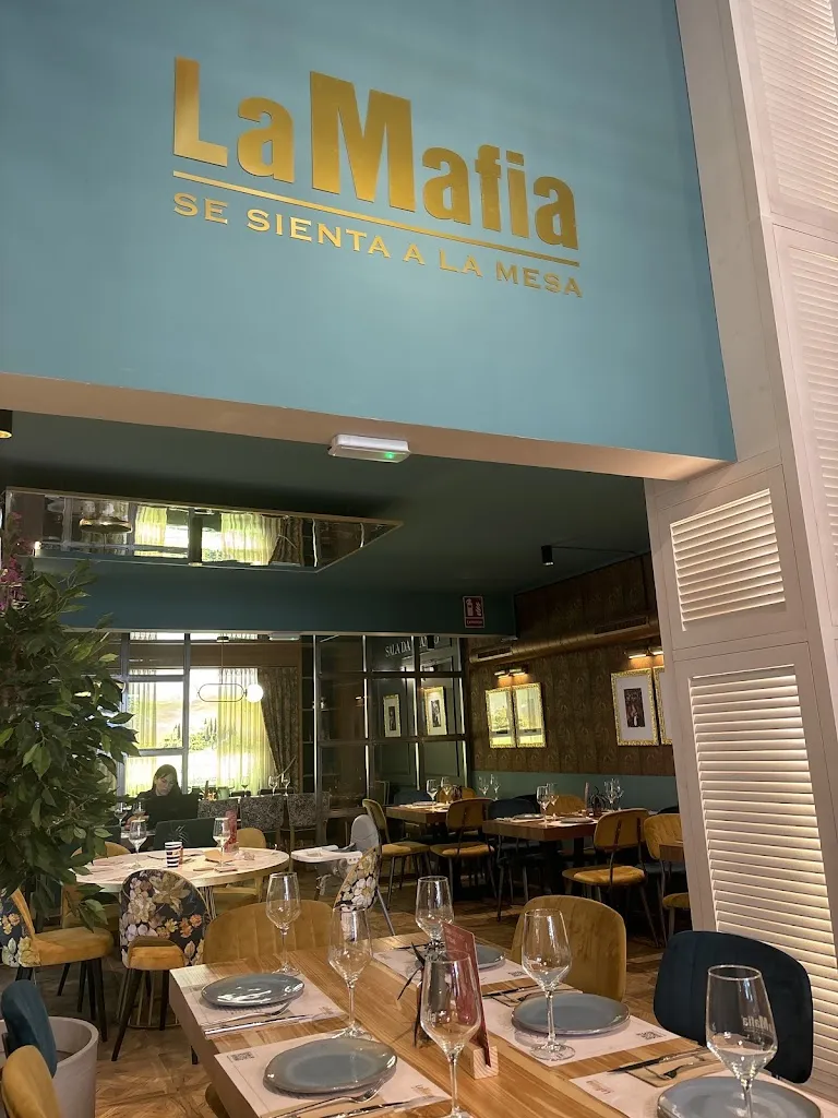 A B_La Mafia se sienta a la mesa_Vigo_review