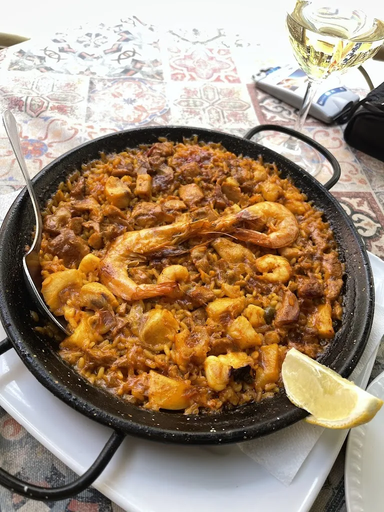 Winnie Felicia Gunawan_Mirador del Arco de Cuchilleros_Arco El_review