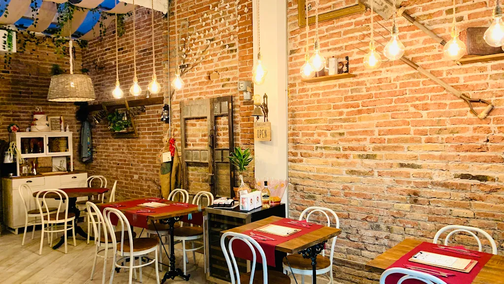 Paisano Bistró restaurant in Barceo