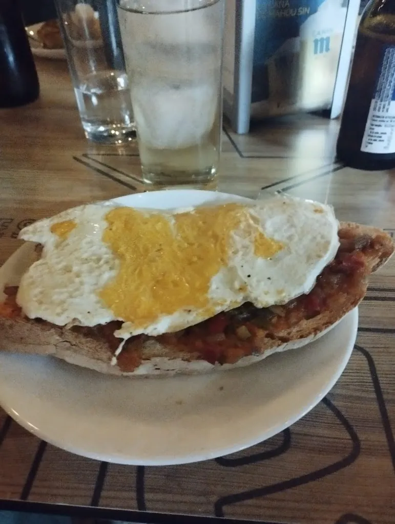 juani soriano_kiosco bar el Jarpil_Alboloduy_review