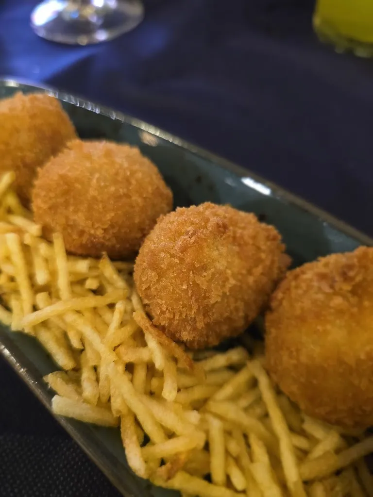 Manuel Rodriguez_O Enredo_Sanxenxo_review