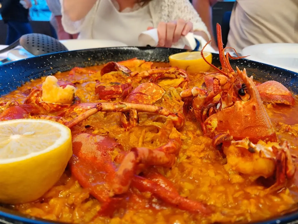 oliver gilmour_Meson A Goleta_Sanxenxo_review