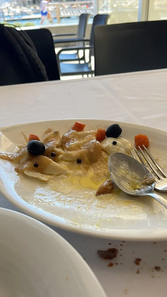 Mauro Hernan Castro_Meson A Goleta_Sanxenxo_review