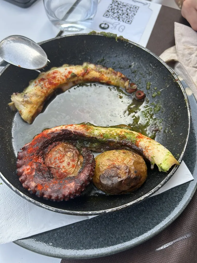 Laura Adam_O Buraco_Sanxenxo_review