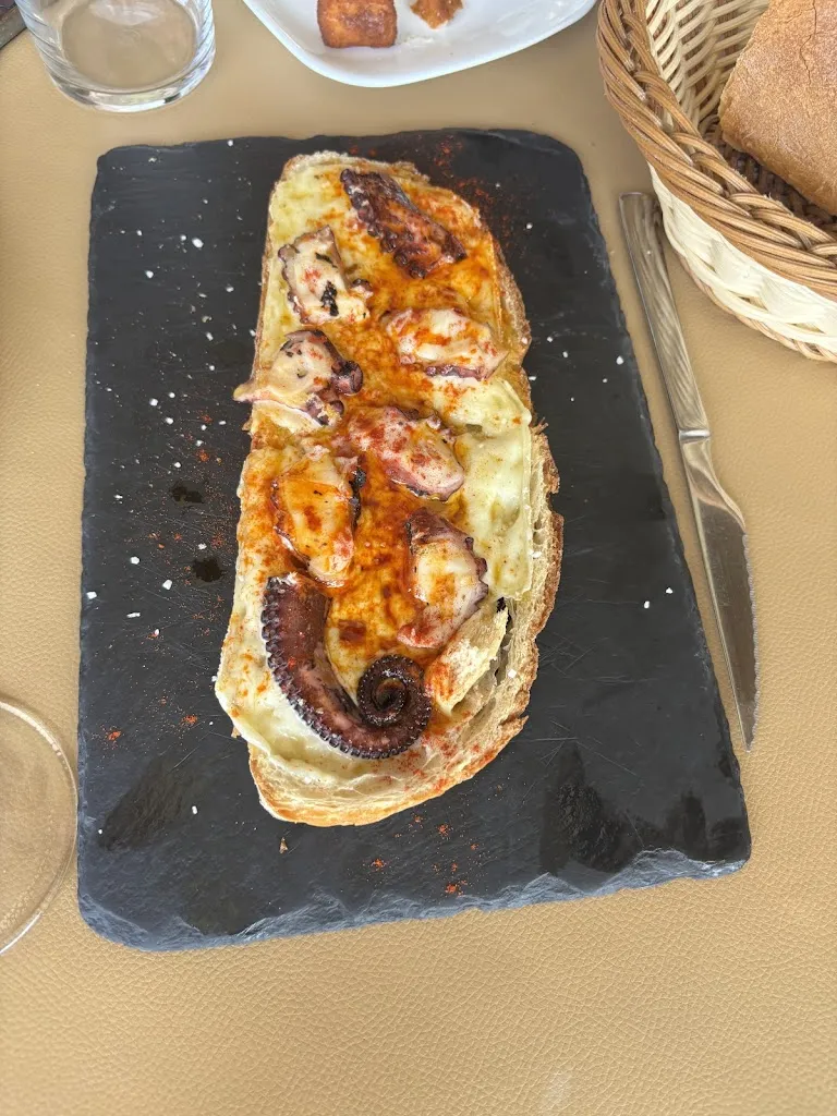 Manuel Carbayeda_A Bodega de Mari_Sanxenxo_review