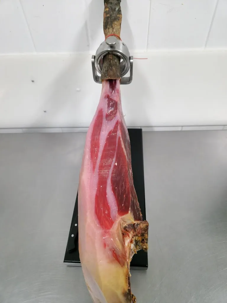 Embutidos Duque S.L. restaurant in Bodón El