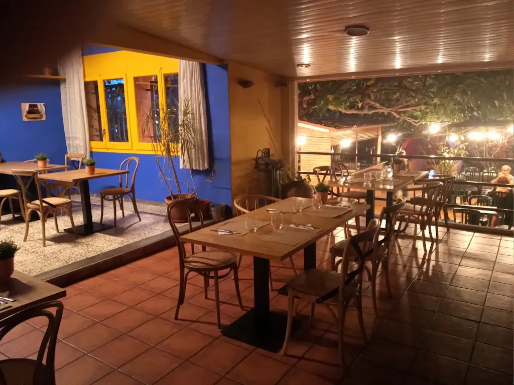 CAN BOADA restaurant in Boada