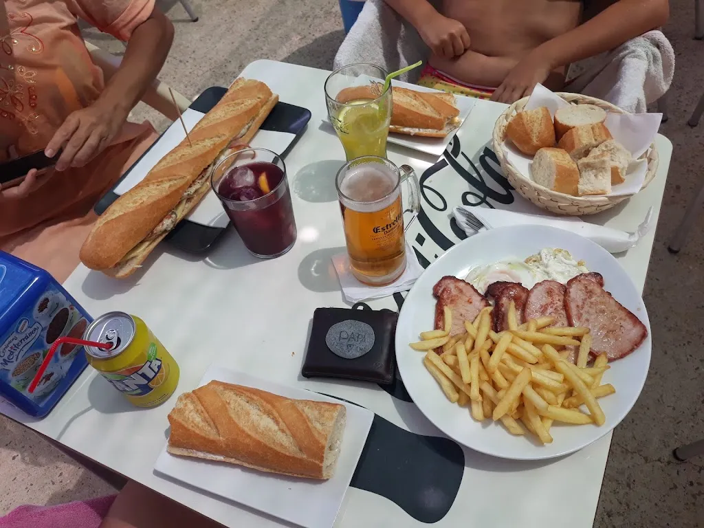 Chiringuito piscina Calvarrasa de Arriba restaurant in Calvarrasa de Arriba