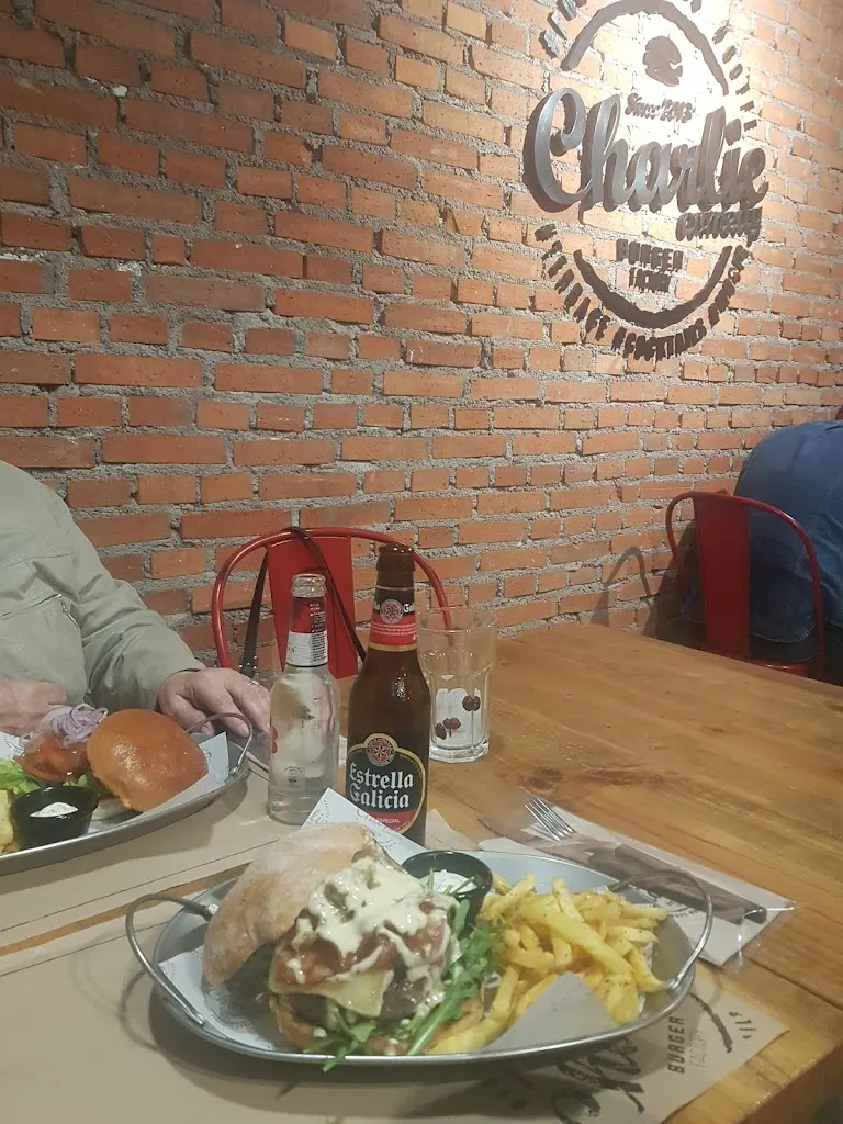 CARMEN RODRÍGUEZ GARCÍA_Charlie Comedy Burger Factory_Cabeza de Béjar La_review