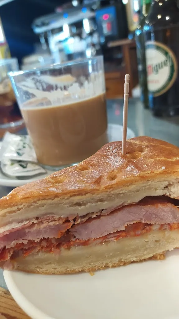 Menu_Bar Hostal Alayka_Calvarrasa de Abajo_image_6