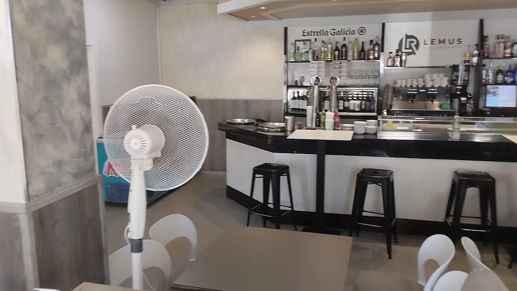 Hostal Restaurante Lemus restaurant in Calvarrasa de Abajo