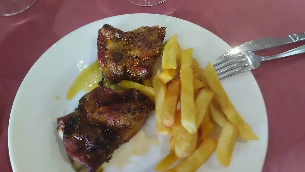 Hostal Restaurante Lemus_Calvarrasa de Abajo_slider_image_2