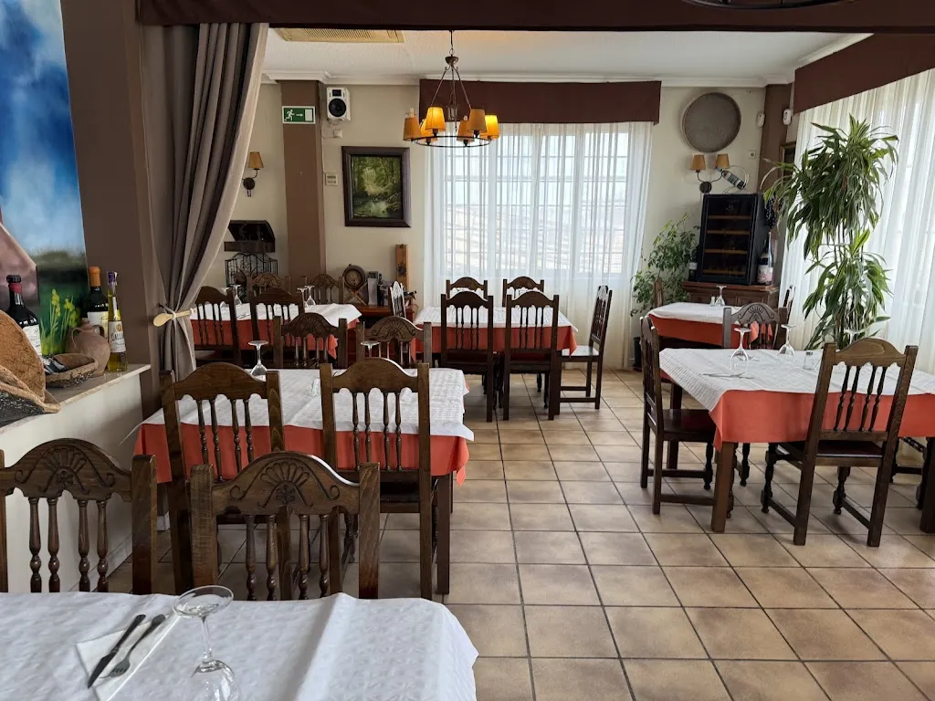 Hostal Restaurante El Pozo restaurant in Calzada de Valdunciel
