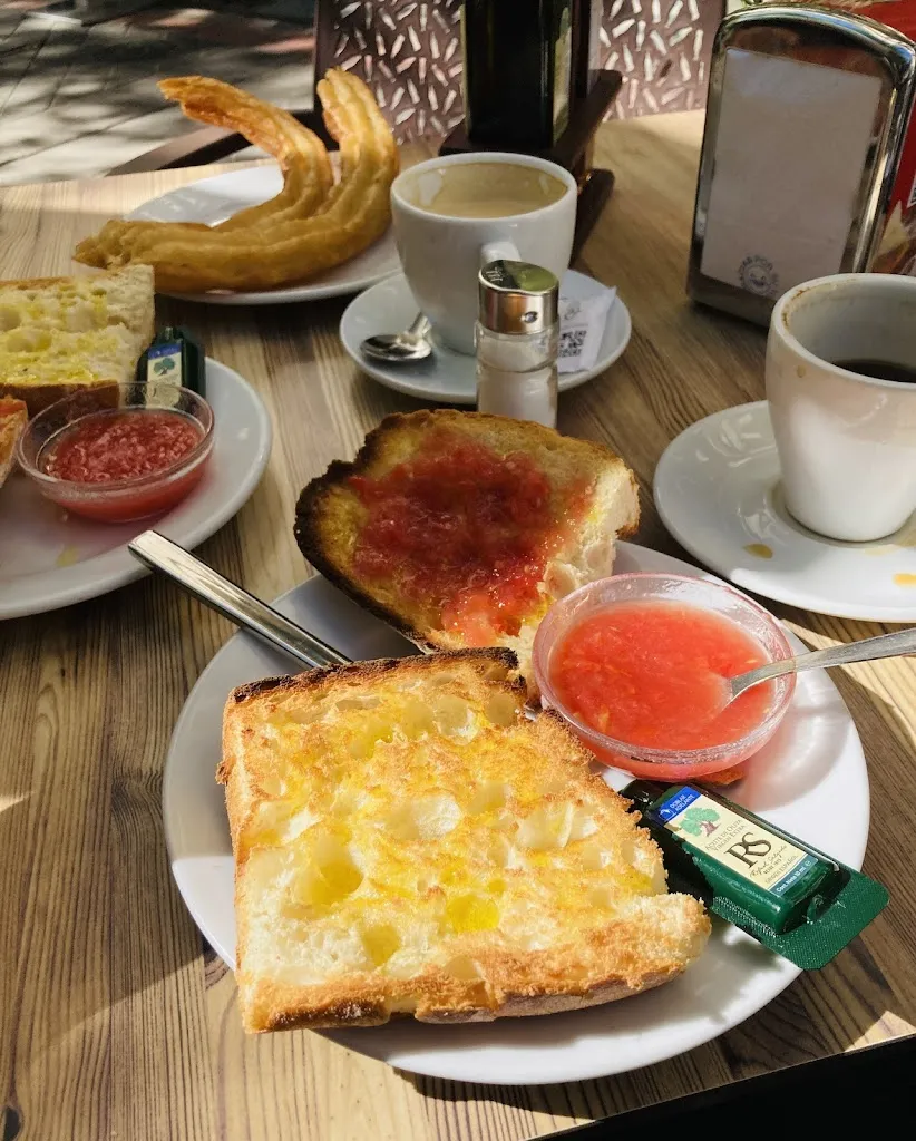 Polly_ENOC Restaurante_Cee_review