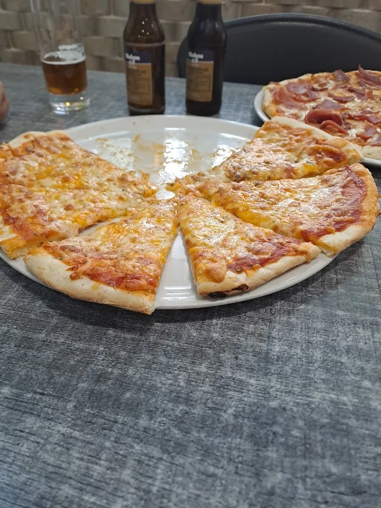 Helga Bel_Pizzería Castilla_Campo de Peñaranda El_review