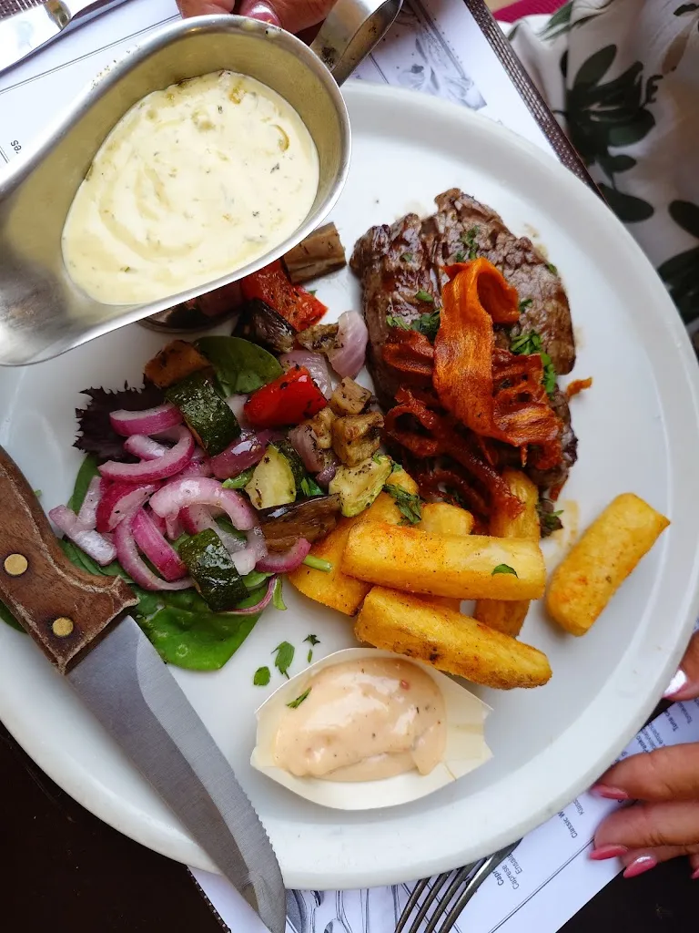 Nicklas Hoglund_Harry's Lounge & Kitchen_Torrevieja_review