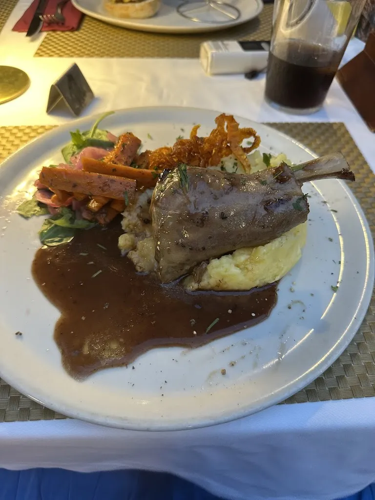 Laura Ireland_Harry's Lounge & Kitchen_Torrevieja_review