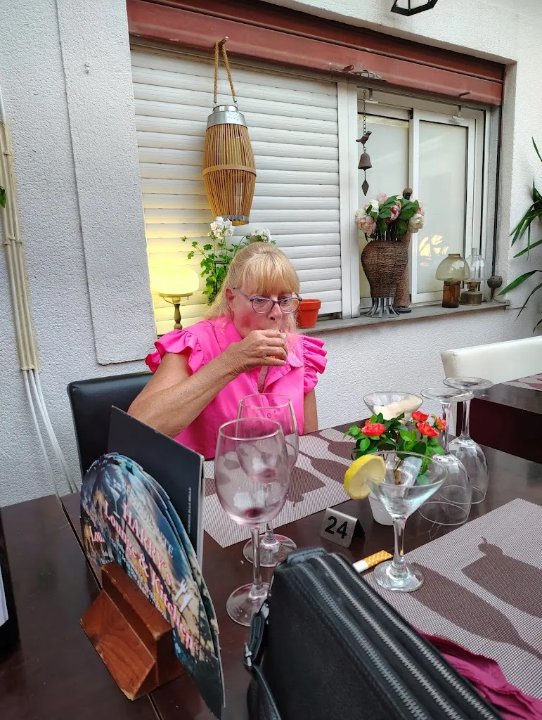 Kirk Gipe_Harry's Lounge & Kitchen_Torrevieja_review