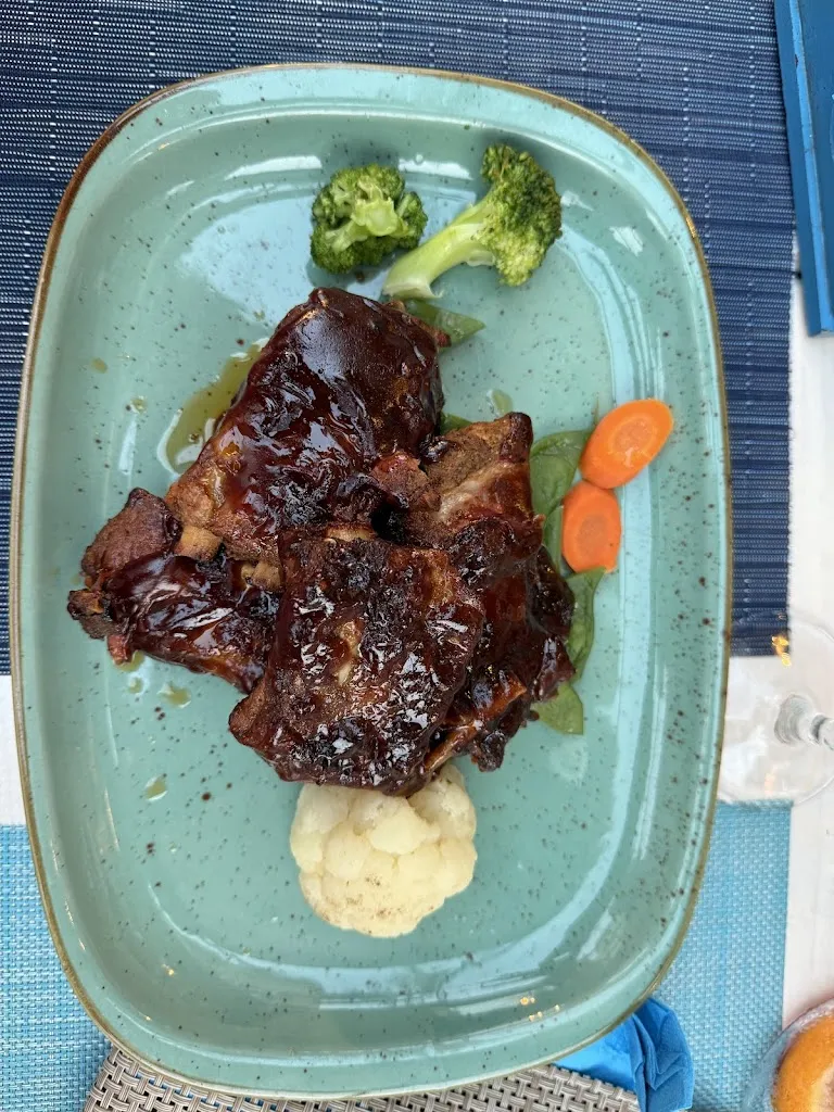 Dennis Ogbeide_Mundo Pequeño_Torrevieja_review