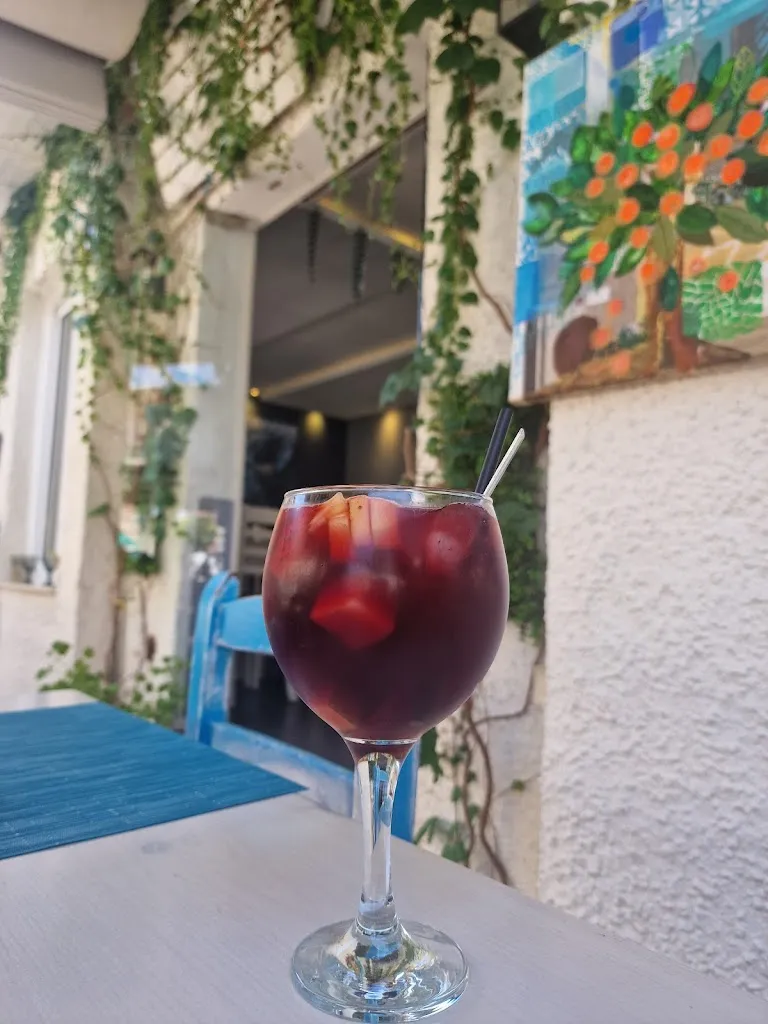 Bogdan Dragusin_Mundo Pequeño_Torrevieja_review