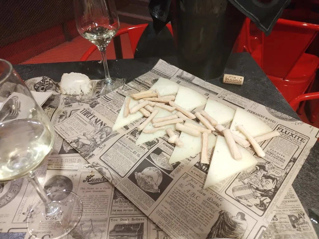 Oscar Lz_El Despacho Clandestino_Cristóbal_review