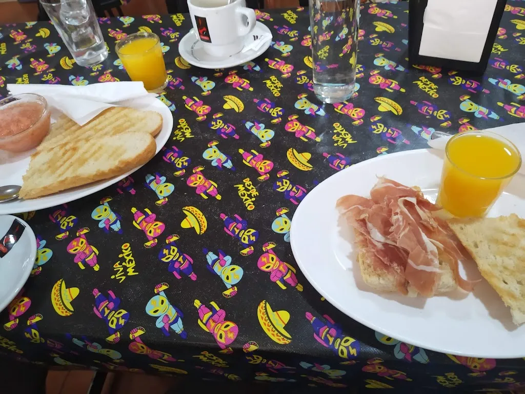 Yo Misma_Bar Las Palmeras_Cristóbal_review