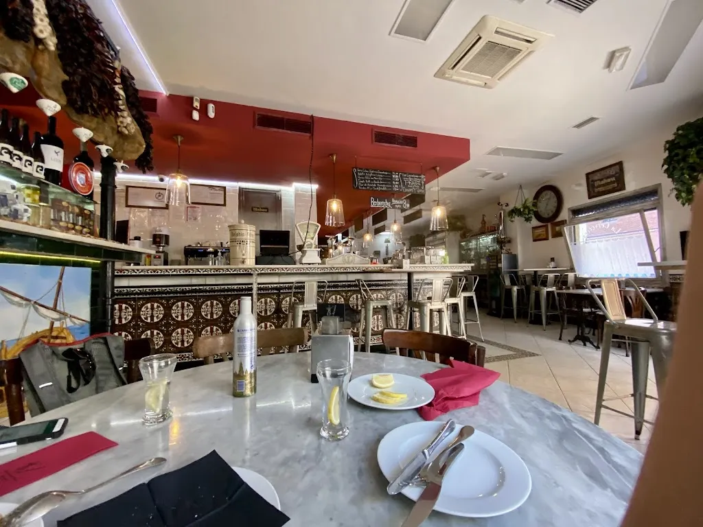 Antoni Mróz_La Cervecera_Cee_review