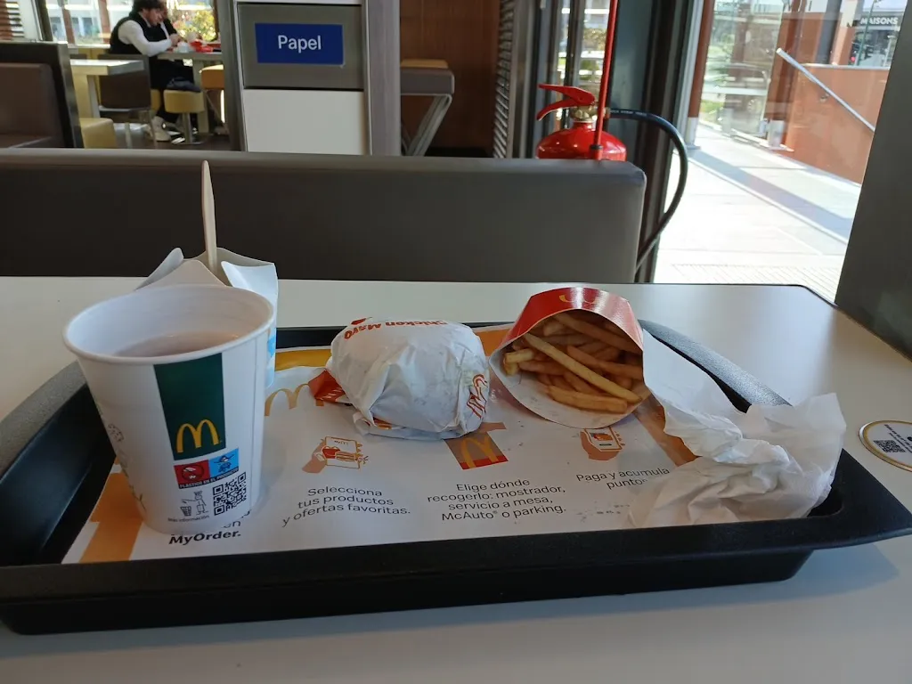 Clara Gabriel Correia_McDonald's_Cordovilla_review