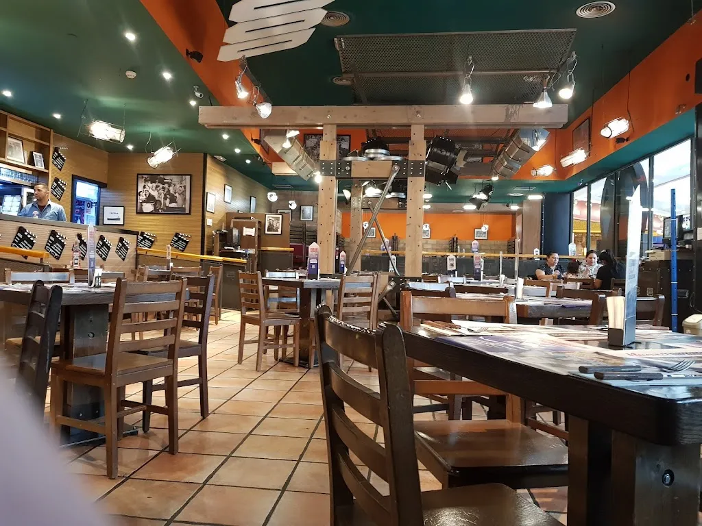 Foster's Hollywood_Cordovilla_slider_image_1