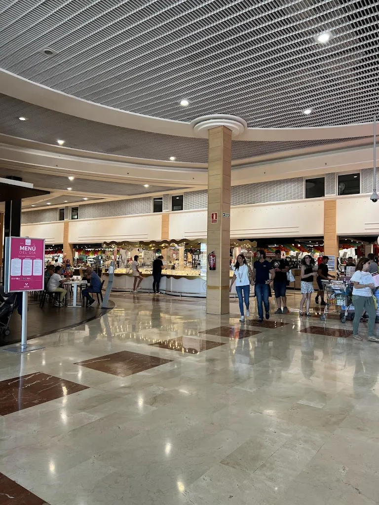 Mélanie Recuze_La Morea Shopping Center_Cordovilla_review