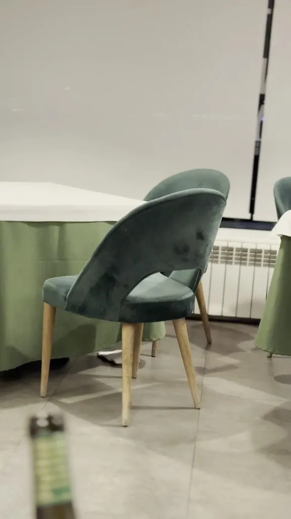 Esther Perez_Casa Larry_Encina La_review