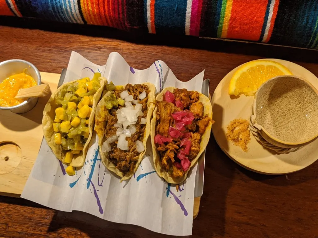 Katherine Vargas_Ciudad Mezcal_Encina La_review