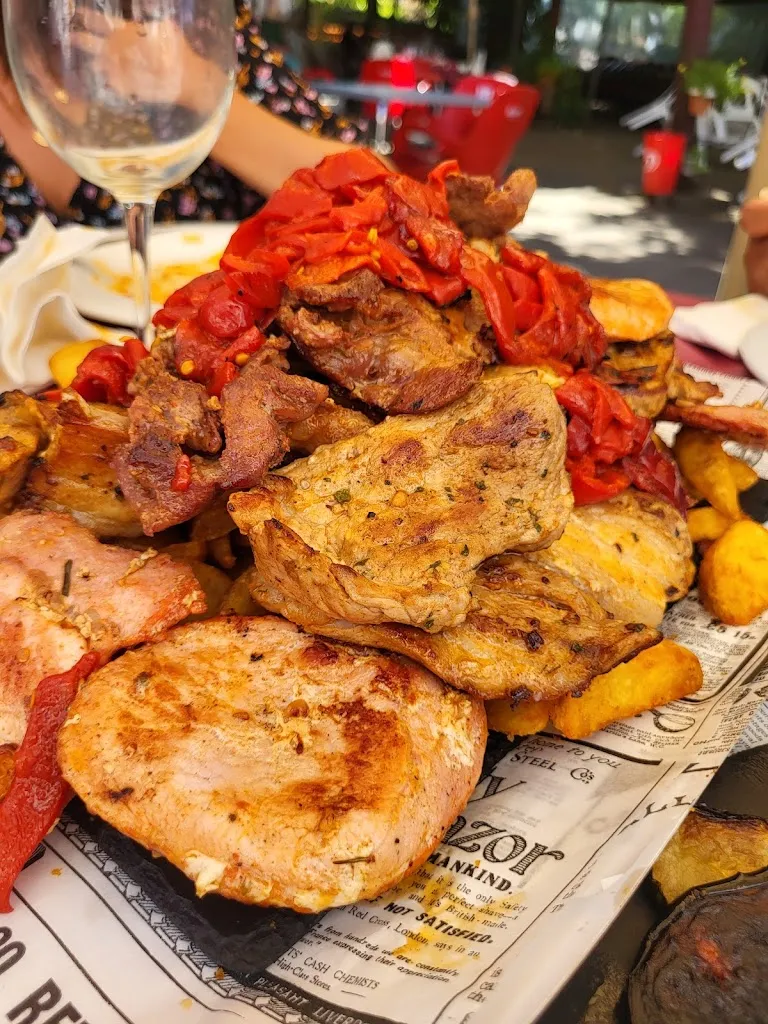 Sergio Díaz Peña_Bar El Garito de Gus_Fuentes de Béjar_review