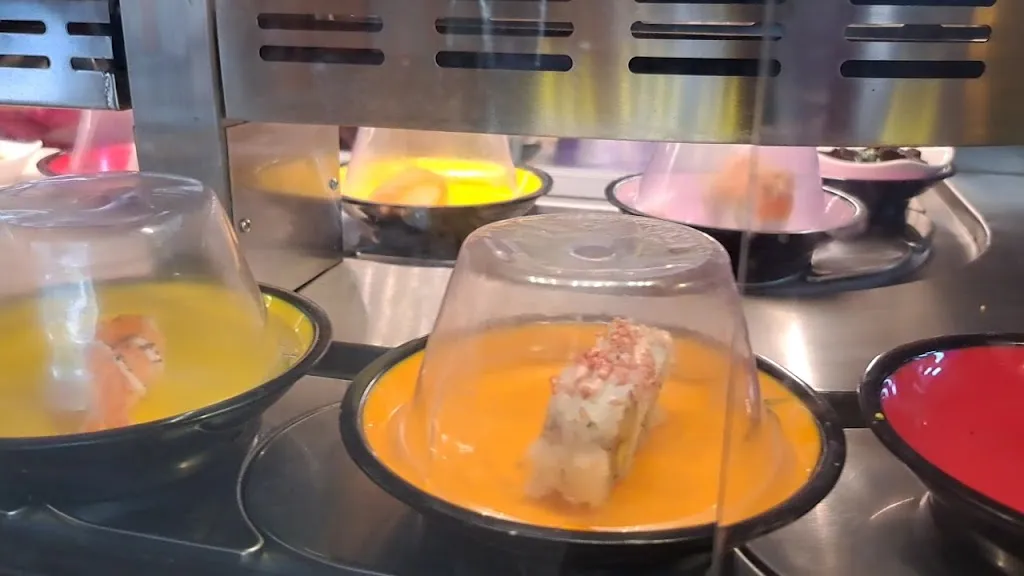 Running Sushi in Osaka_Fuente de San Esteban La_slider_image_2