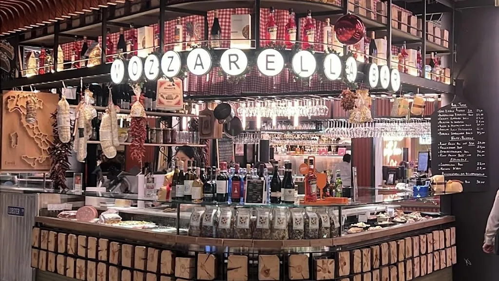 Grazie Mille Mozzarella Bar Galería Canalejas restaurant in Fuente de San Esteban La