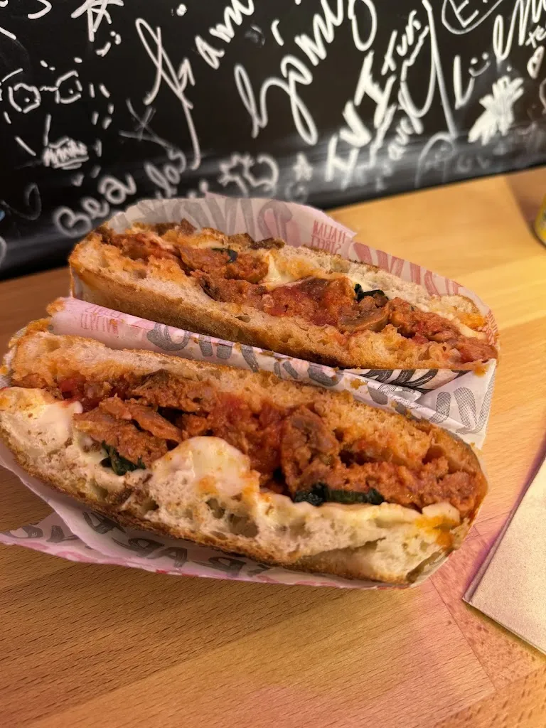 Bryan Macias_Divorare l Italiano Salamanca_Garcihernández_review