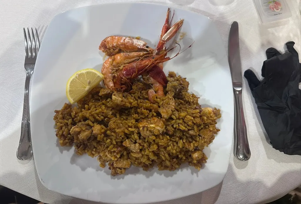 Naomi Dorinthe_Restaurante El Pescador_Torrevieja_avis